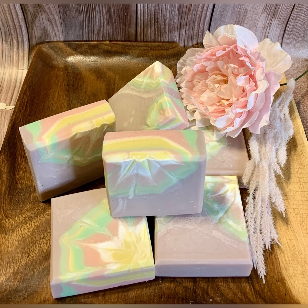 Hand crafted artisan soap in pastel colors just in time for Spring - 1 bar - Picture 4 of 6